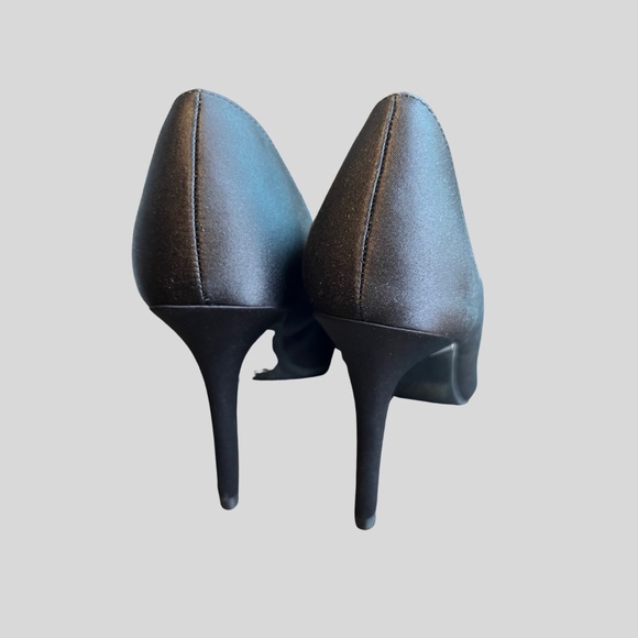 Black Satin dress Pumps - Picture 3 of 3